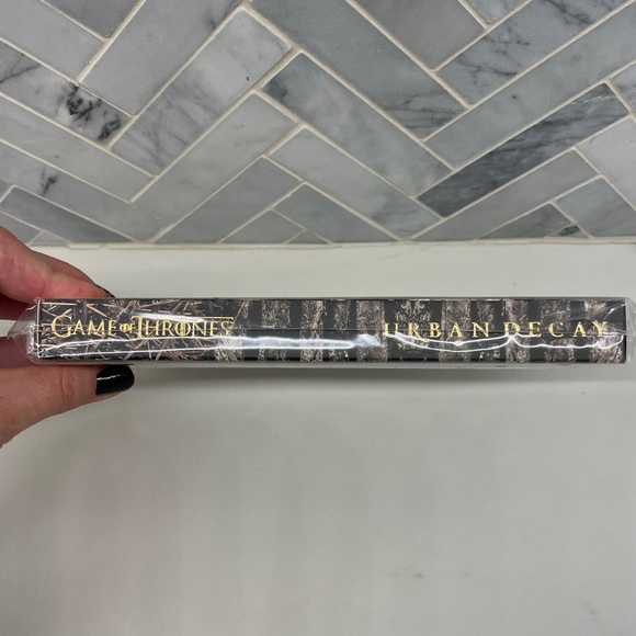 Urban Decay - Game of Thrones makeup brush - Arya Stark’s “Needle” - Picture 3 of 4
